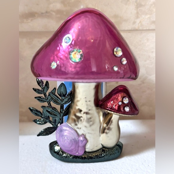 Mushroom and Snail Nightlight Bath & Body Works Wallflower - Picture 4 of 4